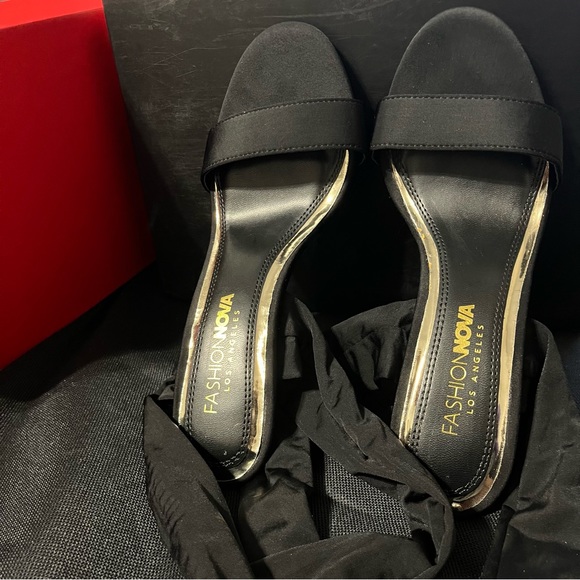 Fashion Nova Black Wrap Up Heels Size 7 - Picture 4 of 8